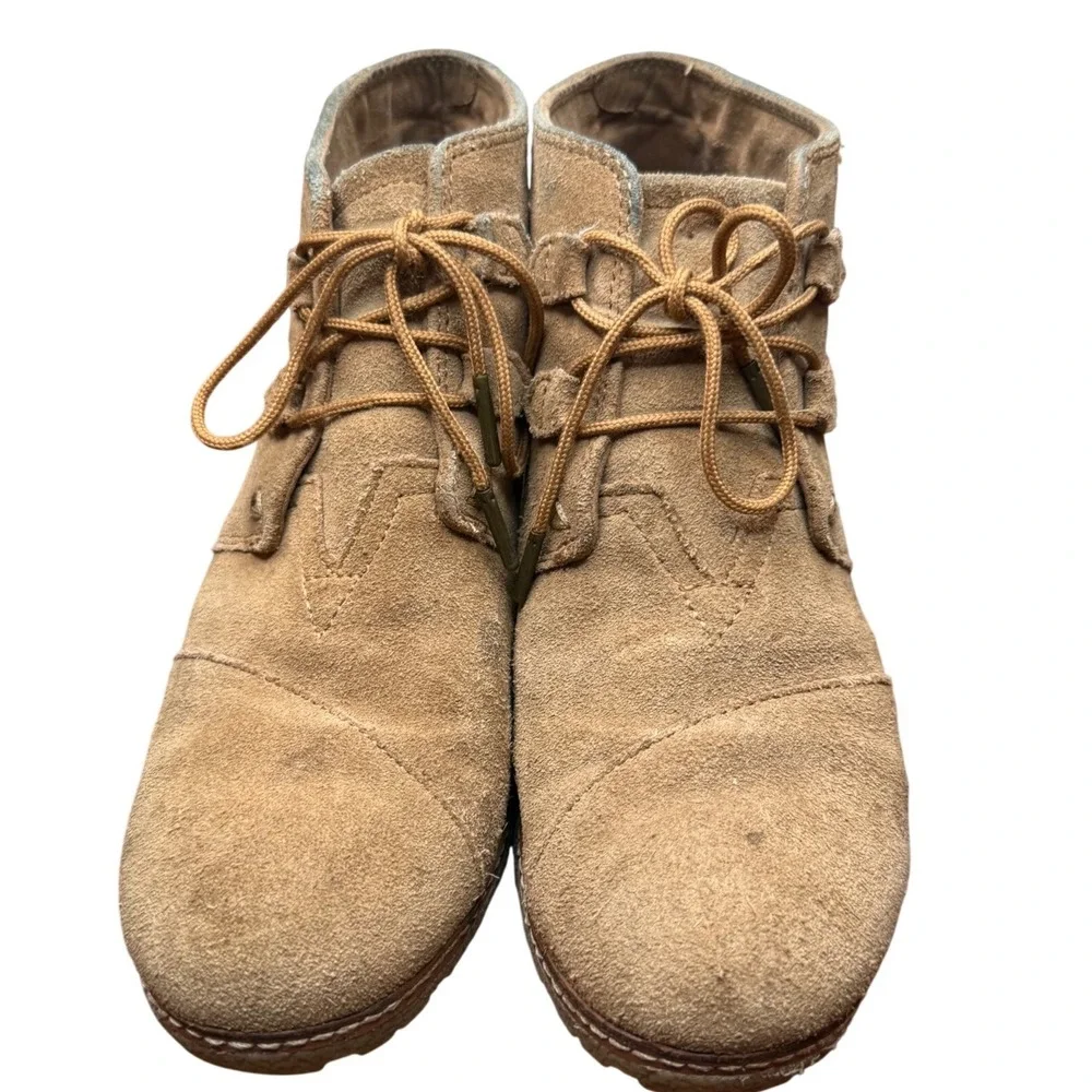 TOMS Kala Desert Wedge Tan Suede Lace Up Ankle Booties Womens 9.5 10010941‎